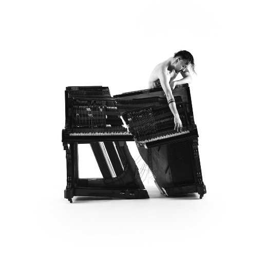 趴男朋友腿被脱裙打屁股视频
